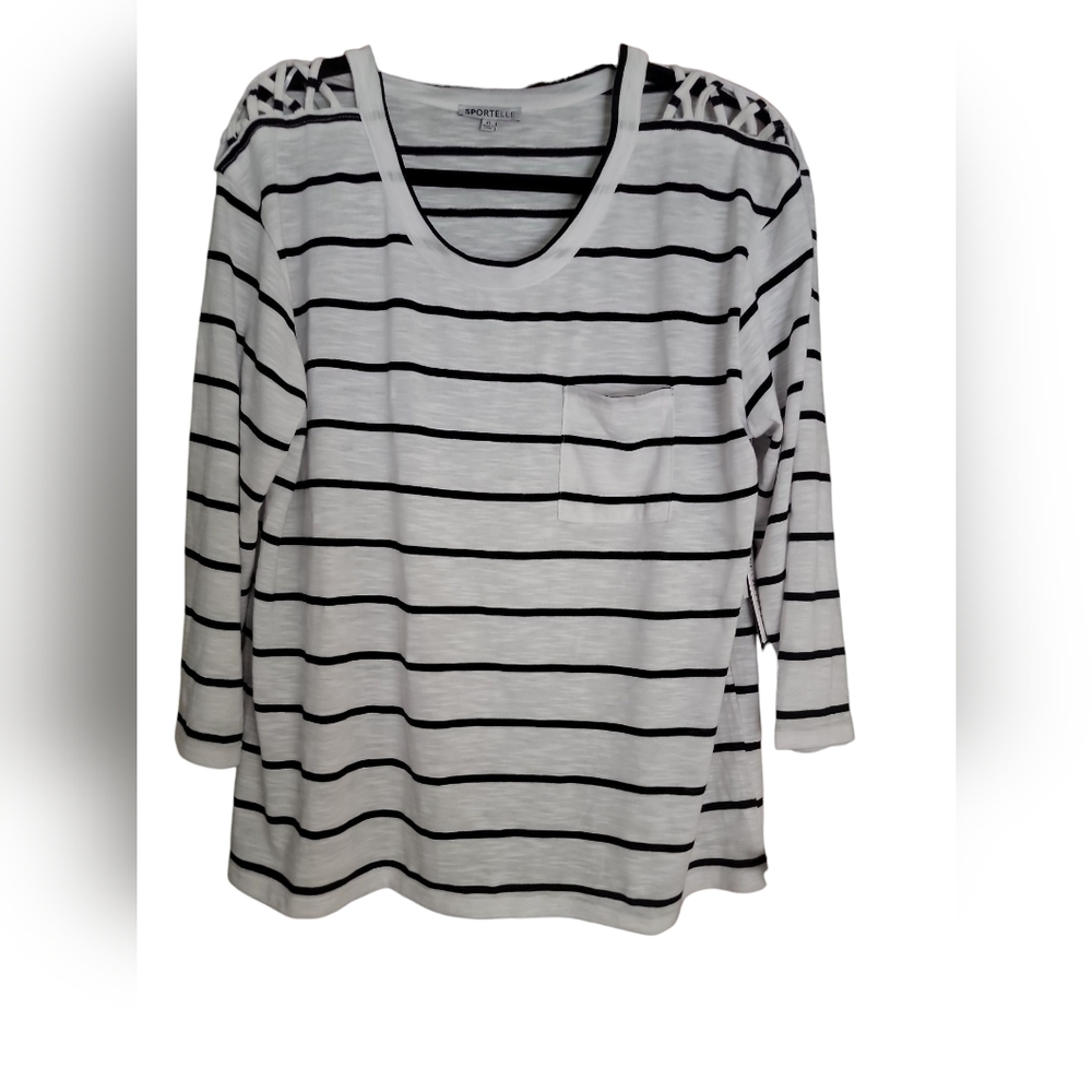 Striped Women's Black and White Top. P2P: 21.5 L: 25